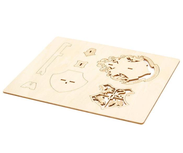 IncrediBuilds: Harry Potter: Hogwarts Crest Book and 3D Wood Model