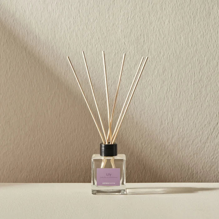 Diffuseur de parfum à bâtonnets Karaca Home Lily, 100 ml