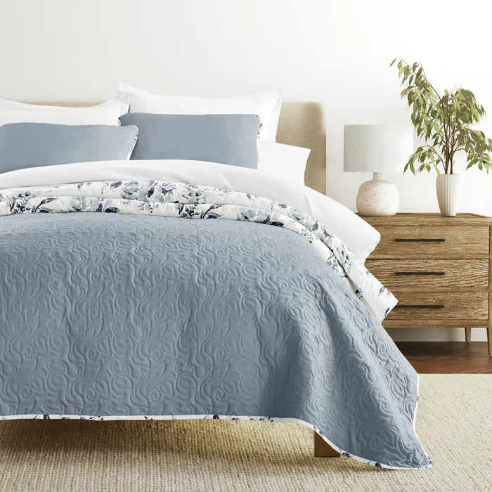 Rose Garden Patterned Quilted Coverlet Set